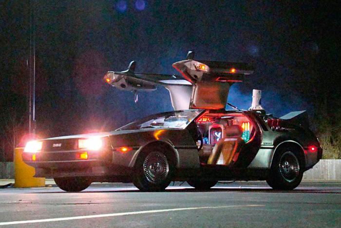 DeLorean DMC-12: 1