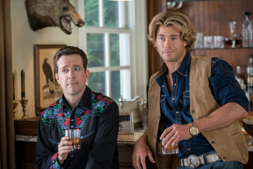Ed Helms and Chris Hemsworth. Copyright: Warner Bros. Entertainment Inc. and RatPac-Dune Entertainment LLC